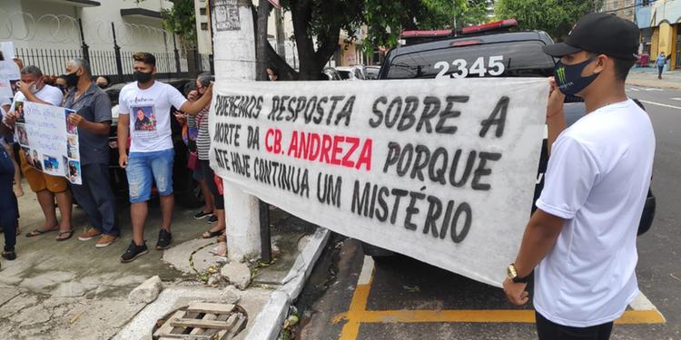 Familiares fazem ato pedindo rigor na apuração da morte da cabo Andreza Araújo