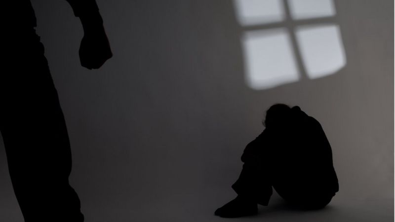 Mãe é presa por maltratar e permitir que filhas fossem estupradas pelo padrasto, em Santa Izabel