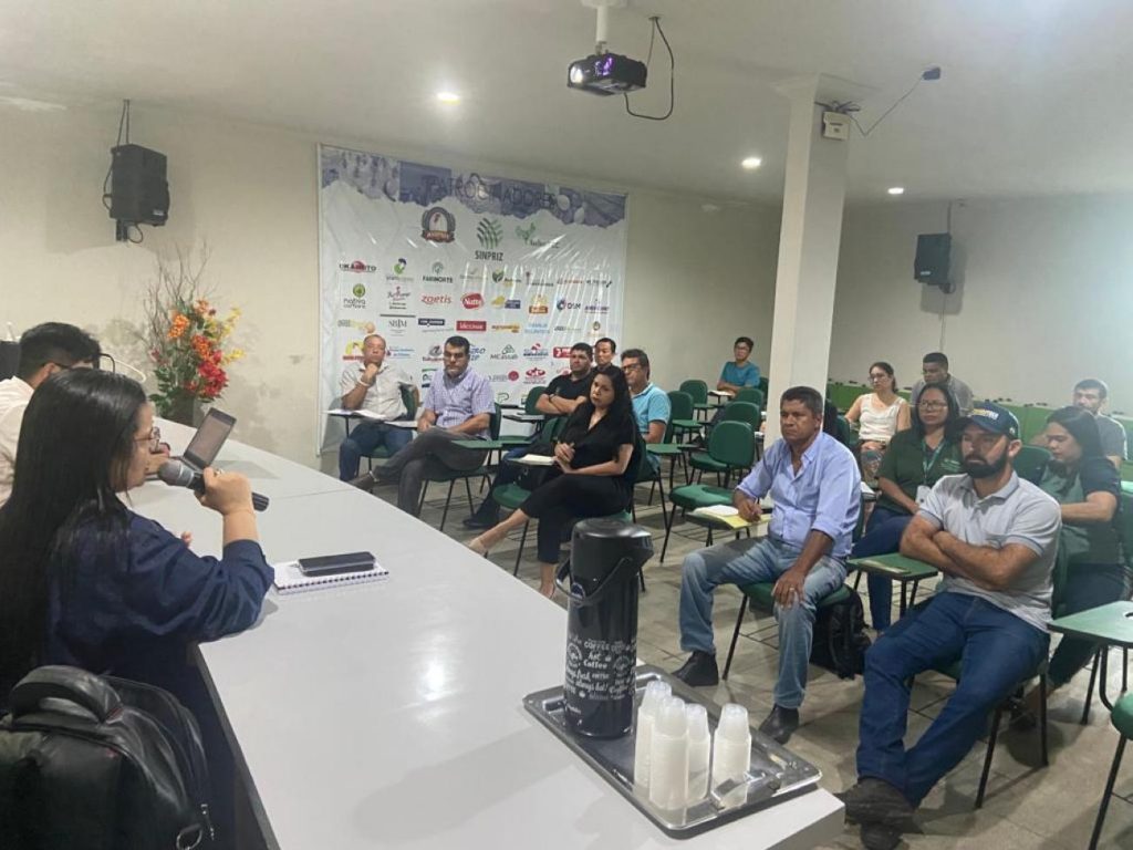 Adepará, Mapa e setor produtivo discutem biosseguridade das granjas avícolas