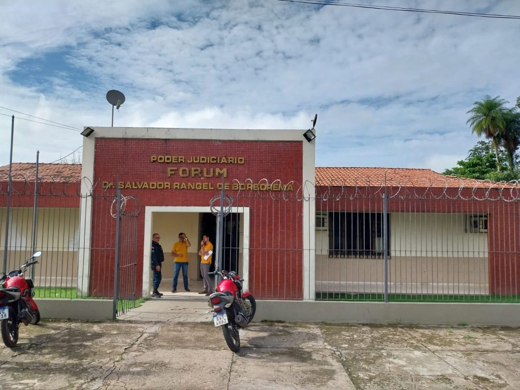 Réu é condenado a 15 anos em regime fechado por homicídio qualificado e feminicídio contra a esposa