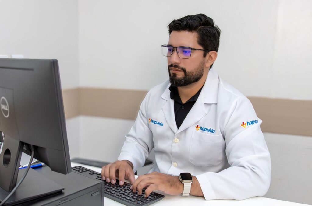 Sedentarismo e má postura no home office exige atenção