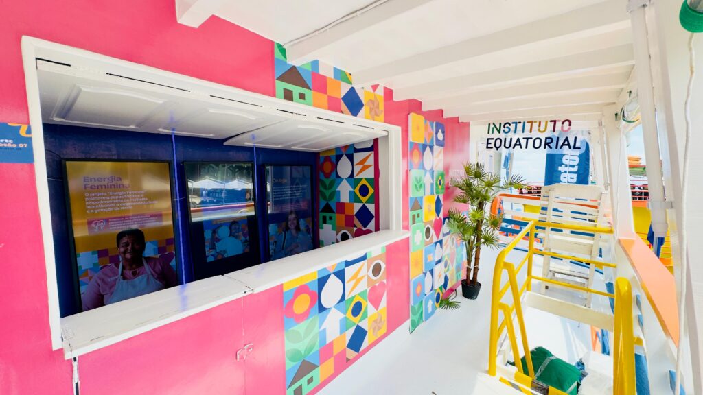 Exposição imersiva em barco leva público a uma jornada pela energia, sustentabilidade e cultura do Pará